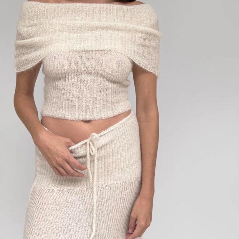 Gimaguas White Mohair off the shoulder top - Picture 2 of 2